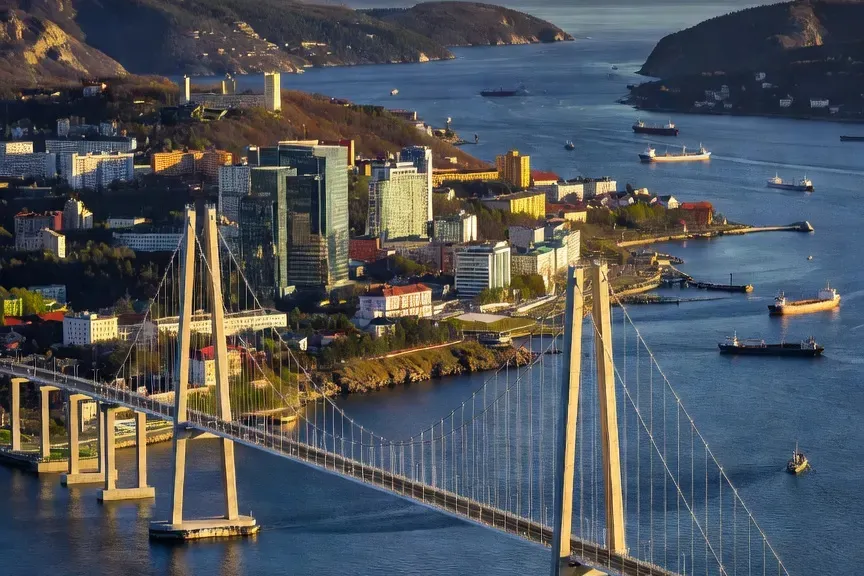 Vladivostok et la baie de la Corne d'Or, terminus du Transsibérien en Extrême-Orient russe